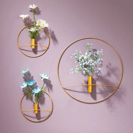 Vegghengt Blomstervase i metall 